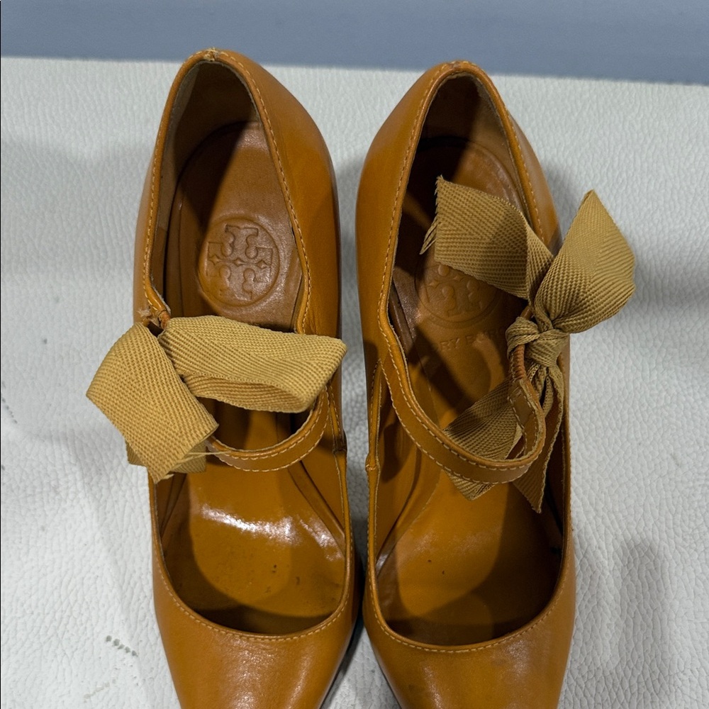 Tory Burch Brown Leather Heels with Bow